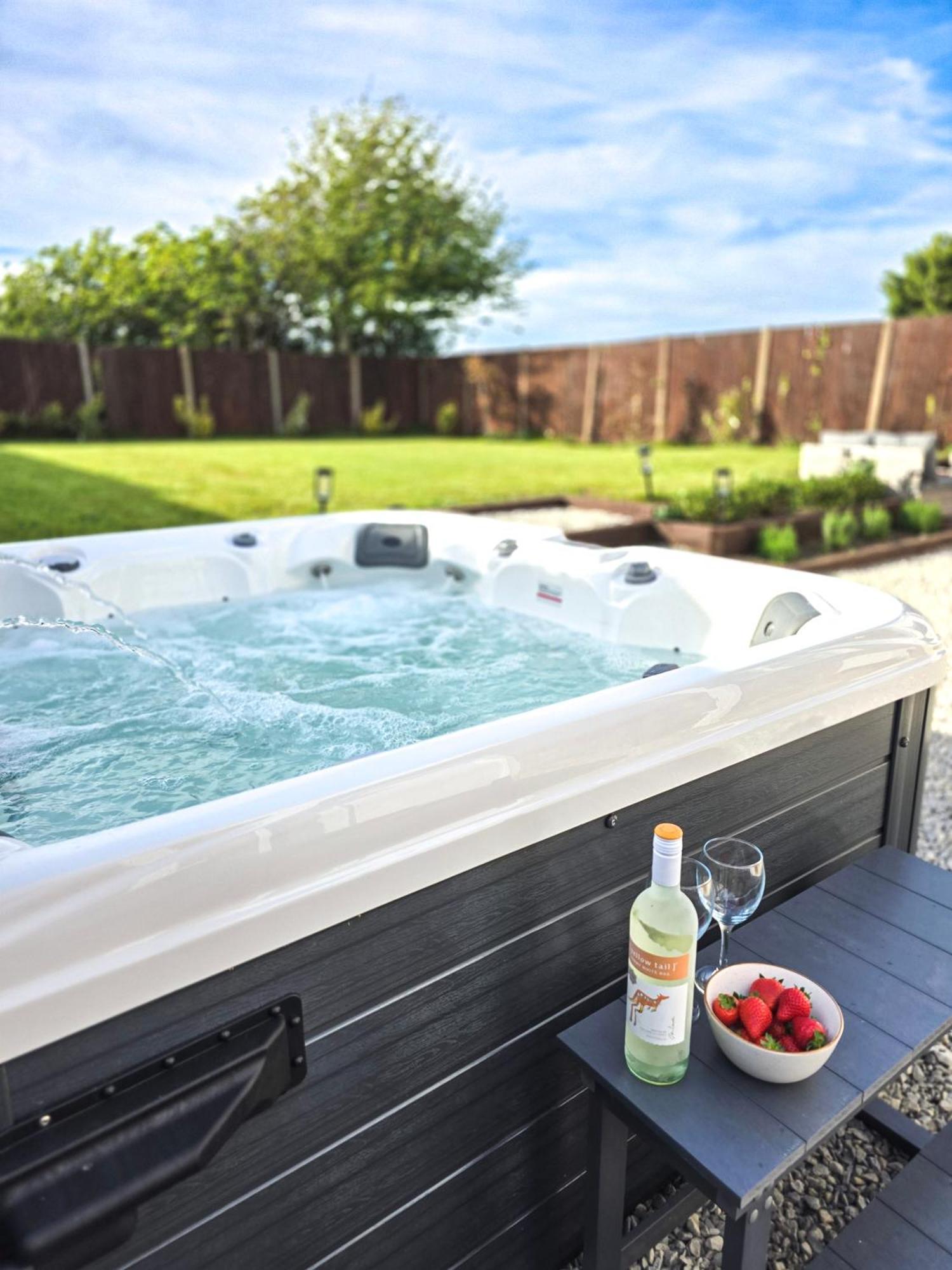 Luxury Sea View Retreat With Hot Tub Sleeps 8 Villa
